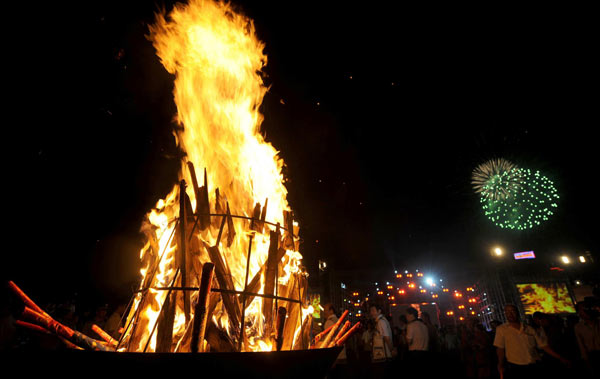 Yi ethnic group celebrates Torch Festival