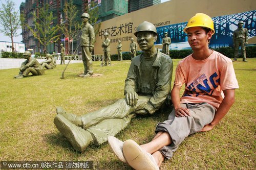 Statues in honor of migrant workers in E.China