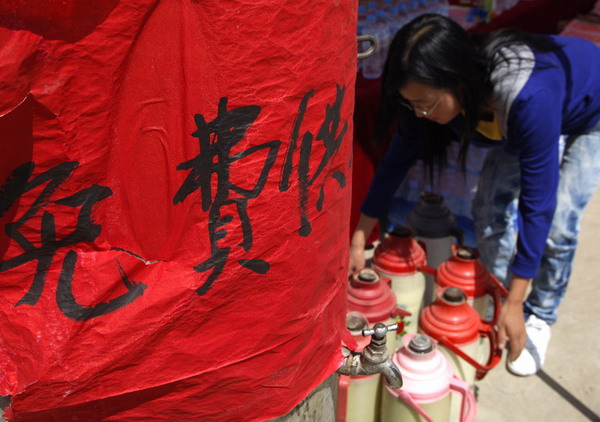 Neighboring town lends helping hand to Zhouqu