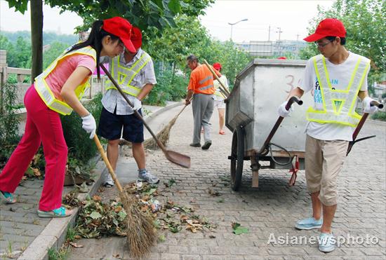 Students experience sanitation work