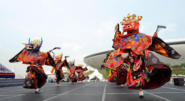 'Tashi Delei' at Shanghai Expo 