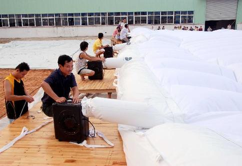 Giant inflatable tent gets trial in Jiangxi, China