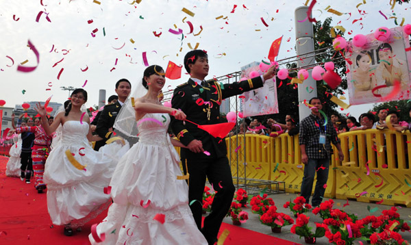 Mass wedding ceremony for 100 couples in C China