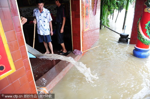 Heavy rains hit Hainan
