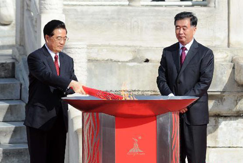 Hu launches Guangzhou Asian Games torch relay