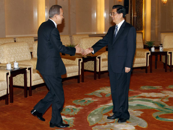 Hu meets UN chief in Beijing