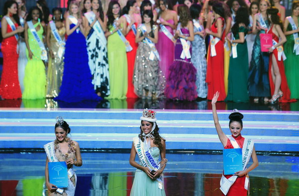 Crowning beauty at the 2010 finals in Chengdu