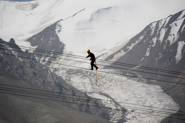 Connecting Tibet power grid is a mountainous task