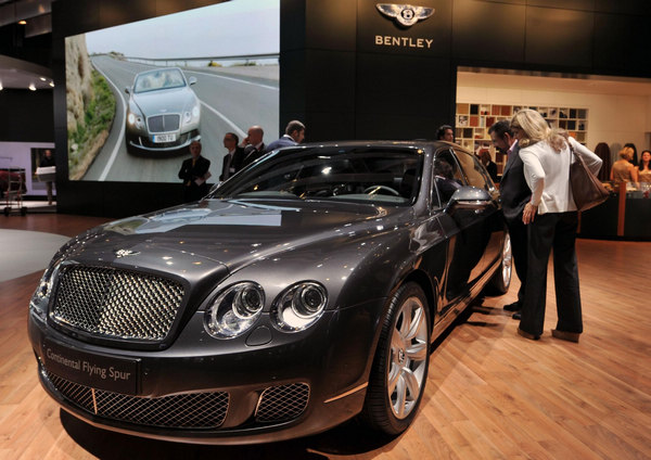 Luxurious cars gather at Int'l Motor Show