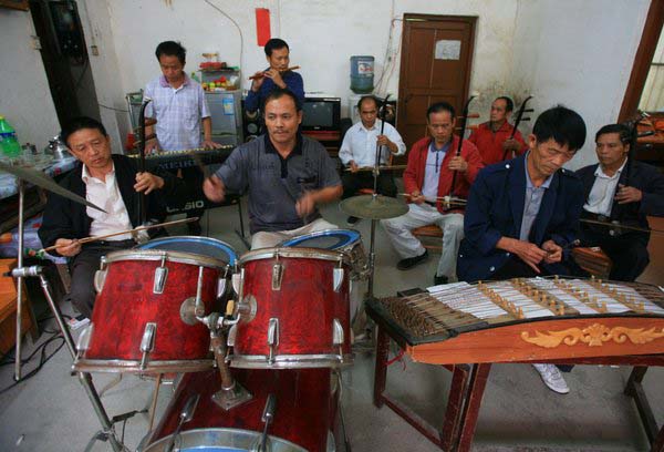 Ethic rural band brings tune to remote village