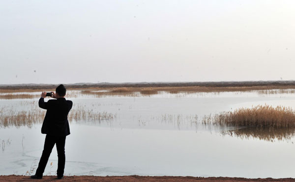 Dry lake in NW China on its way to recovery