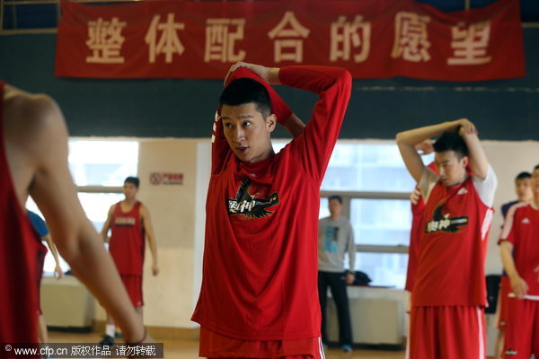 Sun Yue stretching out for Beijing
