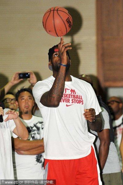 LeBron James meets fans in S China