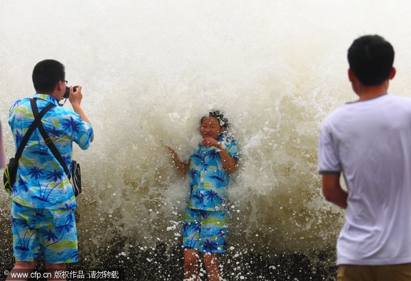 Typhoon Wutip barrels down in Sanya