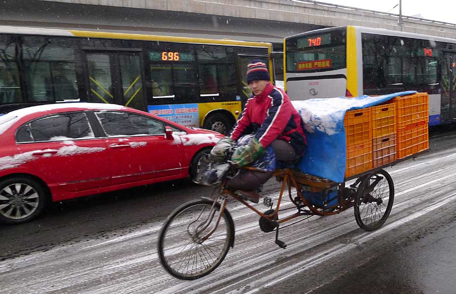 First snow falls in Beijing