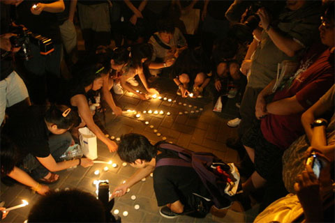 Fans mourn the death of Michael Jackson in Beijing