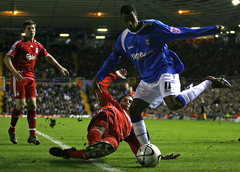 Liverpool's Gabriel Paletta (C) tackles Birmingham City's Julian Gray (R) as Mark Gonzalez (L) watches during their English League Cup fourth round soccer match in Birmingham, central England, November 8, 2006.