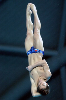 He Chong wins 3m springboard in Champions Diving Tour