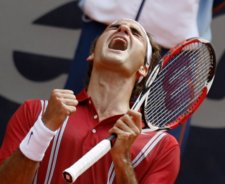 Federer ends Nadal's clay streak
