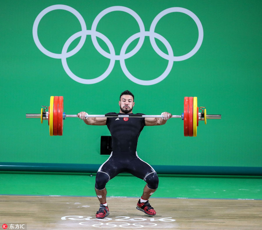 Chinese weightlifter Shi Zhiyong lifts gold