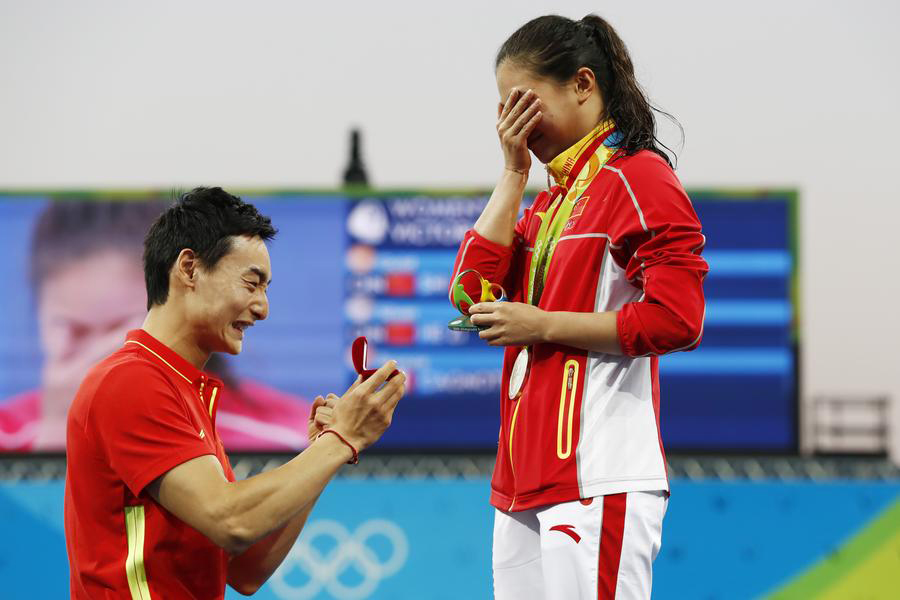 Romantic ending for Olympic diving lovebirds