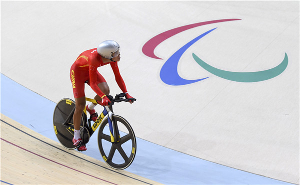 China win 13 gold medals on second day