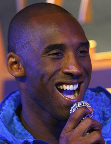 NBA star Kobe kicks off Asia tour in Philippines