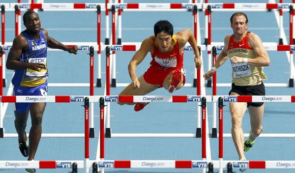 Liu Xiang impresses as top hurdlers ease through