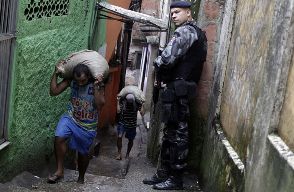 Brazil takes hold of two slums from drug traffickers