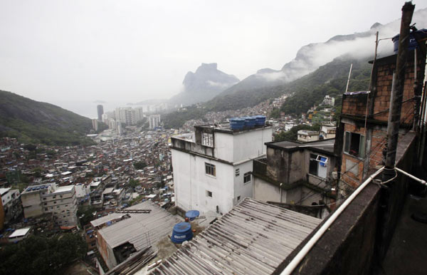 Brazil takes hold of two slums from drug traffickers