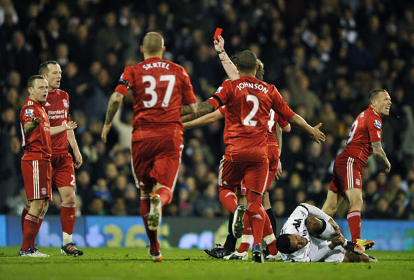 Late Dempsey goal gives Fulham win over 10-man Liverpool