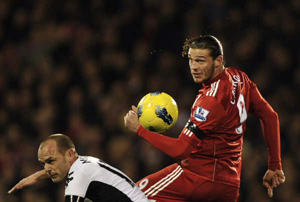 Late Dempsey goal gives Fulham win over 10-man Liverpool