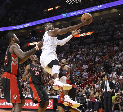 LeBron rescues Heat from near collapse to Raptors