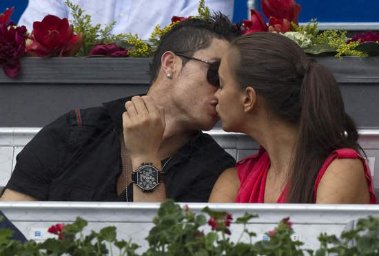 Cristiano Ronaldo and Irina watch tennis game
