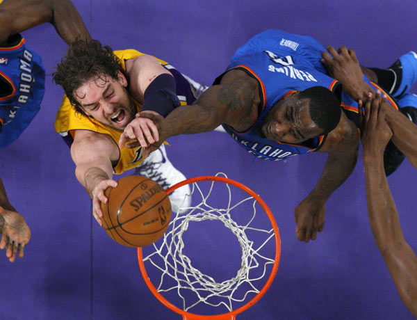 Lakers barely avert disaster