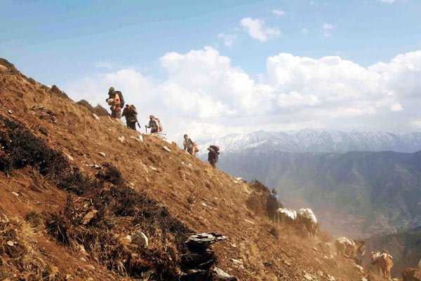 150 people reach top of Mount Qomolangma