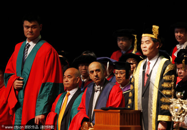 Yao Ming gets honorary doctorate at HKU