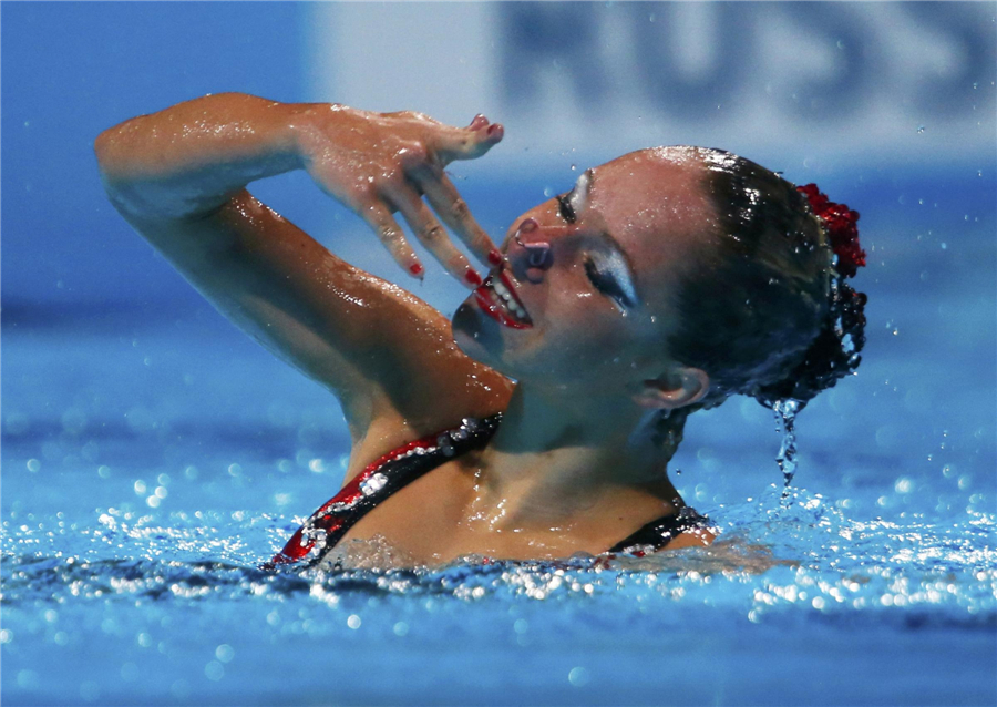 Russia gets gold in solo free routine of synchronized swimming