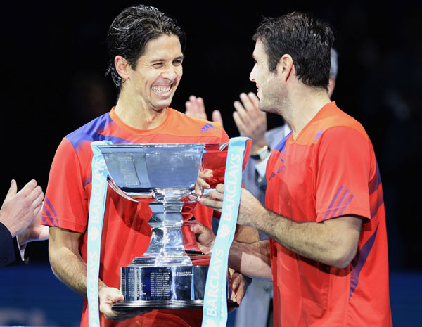 Spanish duo upset Bryan brothers in London finale