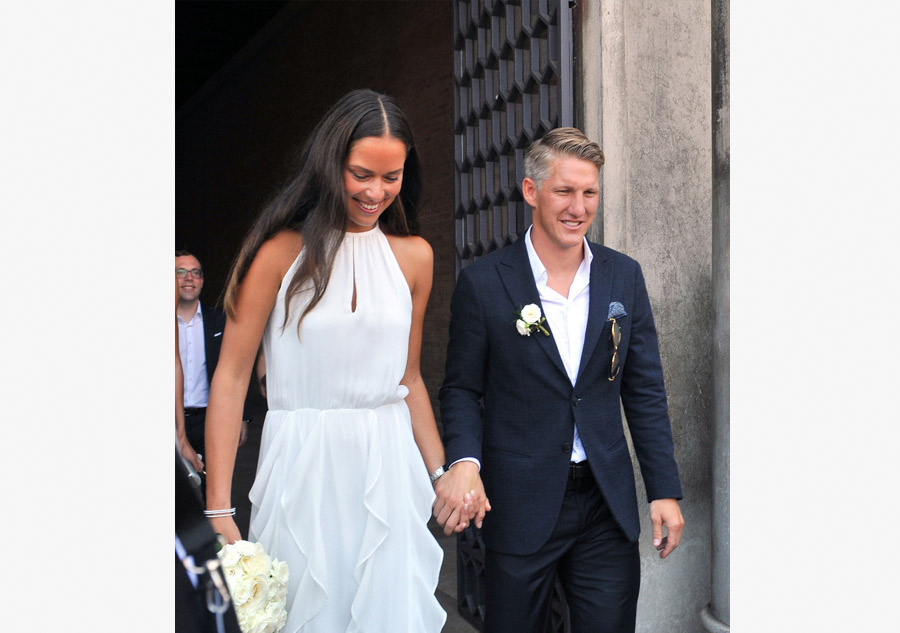 Sports star Ivanovic, Schweinsteiger holds wedding in Venice