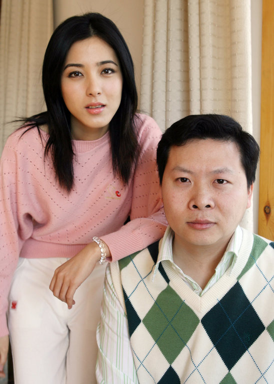 男人装女星曾黎会客吉新鹏 搭档奥运冠军拍写真