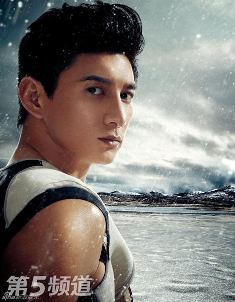 吴奇隆何雯娜携手风雪中