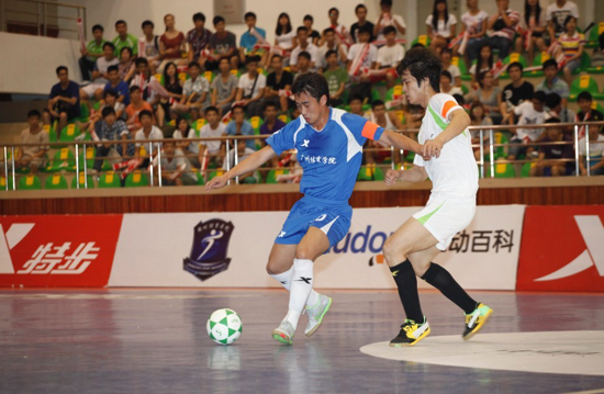 特步大五联赛总决赛：首场湖大8:4胜广体 晏飞演帽子戏法