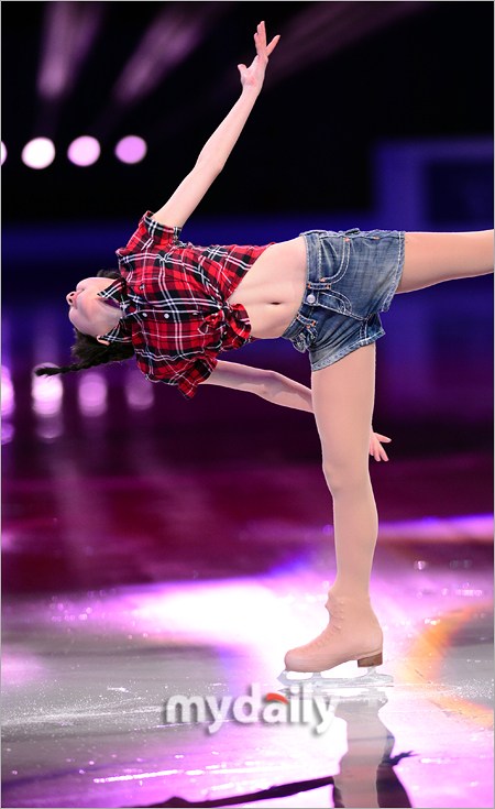 李子君领衔冬奥萌妹子 普京熊抱俄萝莉