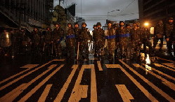 Thai soldiers, anti-govt protesters clash