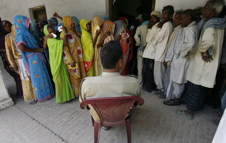 India starts marathon vote, weak coalition seen