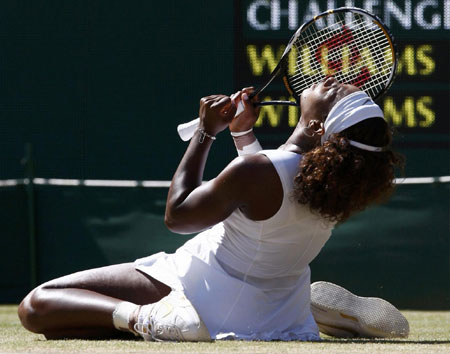 Serena Williams beats Venus to clinch 3rd Wimbledon title