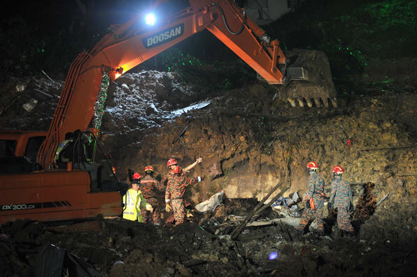 Landslide kills 7 near Malaysian hill resorts