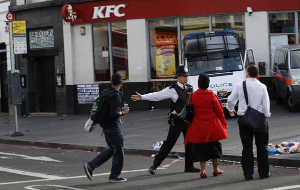 UK police arrest over 160 in weekend London riots