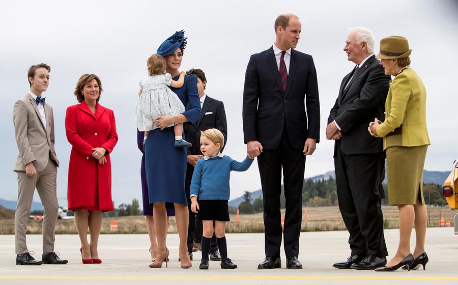 Kids in tow, Prince William starts Canadian tour